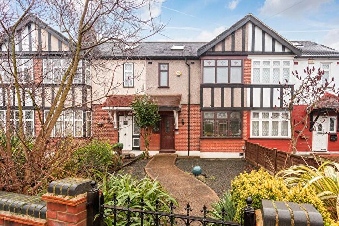 4 Bedroom House To Rent In Salcombe Drive, Romford, RM6