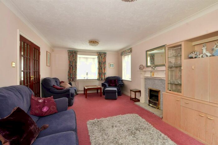 4 Bedroom Detached House For Sale In Postmill Close, Croydon, Surrey, CR0