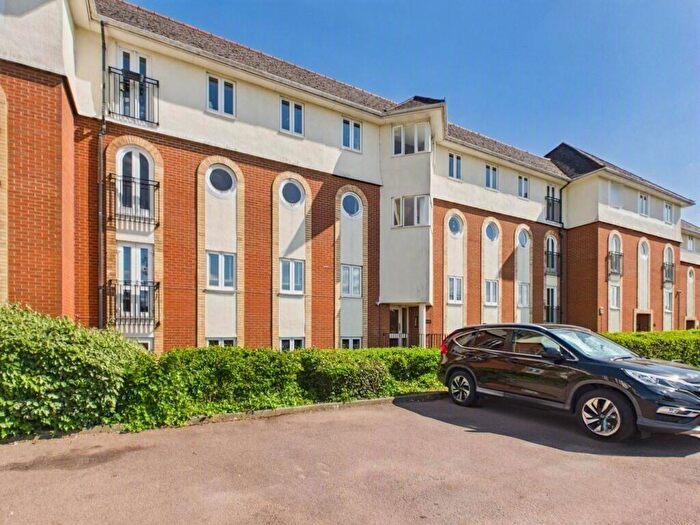 2 Bedroom Flat To Rent In Walsingham Close, Hatfield, AL10