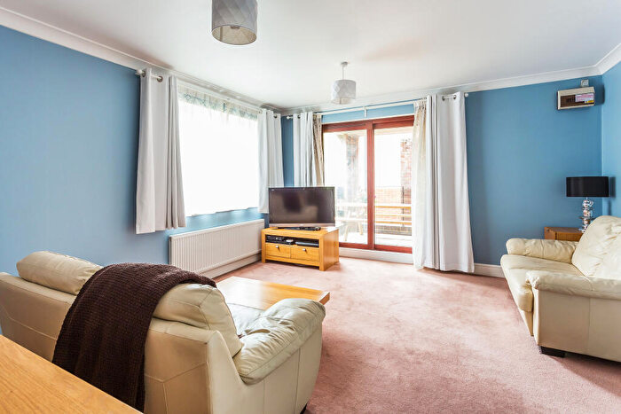 1 Bedroom Apartment For Sale In Ref: Gk - Mill Street, Redhill, RH1