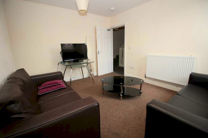 6 Bedroom Maisonette To Rent In Tavistock Road, Jesmond, Newcastle Upon Tyne, NE2