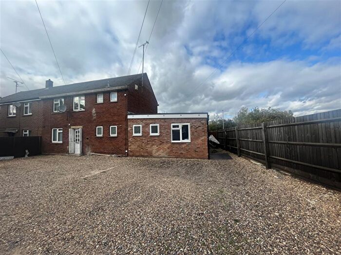 Flat To Rent In Stoke Road, Aylesbury, HP21