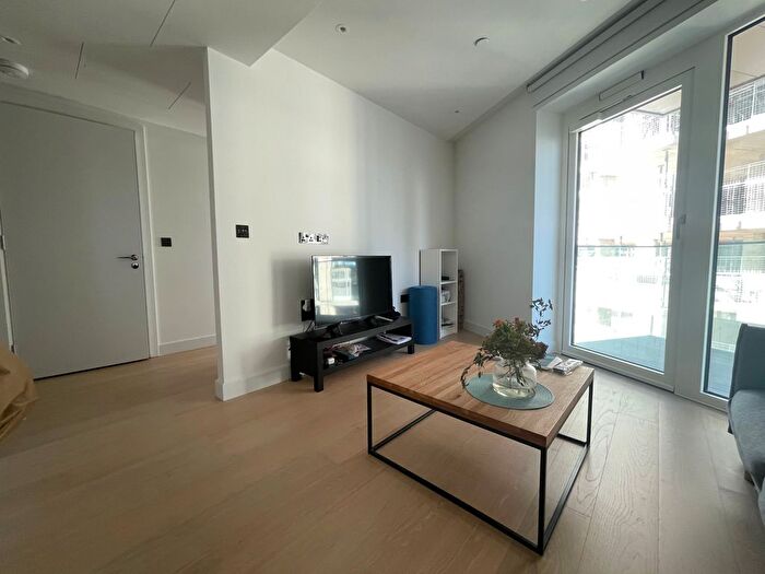 1 Bedroom Flat To Rent In Fountain Park Way, London, W12