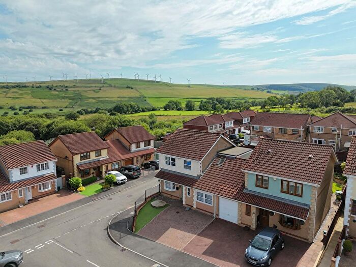 4 Bedroom Link Detached House For Sale In Ffordd Llanbad, Gilfach Goch, Porth, CF39