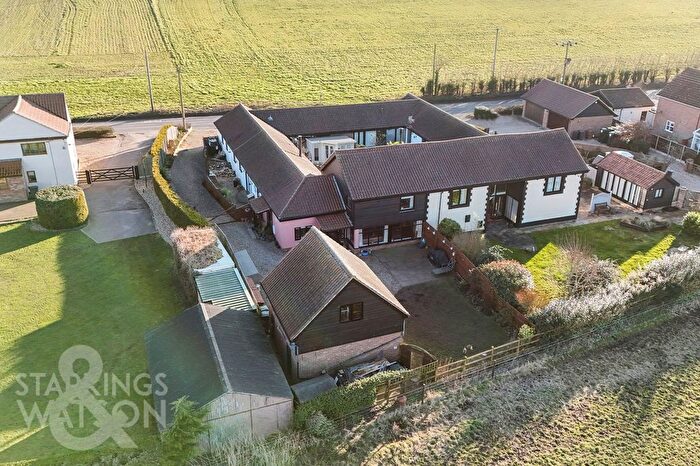 3 Bedroom Barn Conversion For Sale In Low Street, Oakley, Diss, IP21