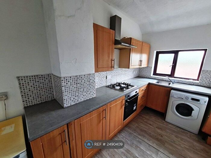 2 Bedroom Flat To Rent In Victoria Avenue, Manchester, M9