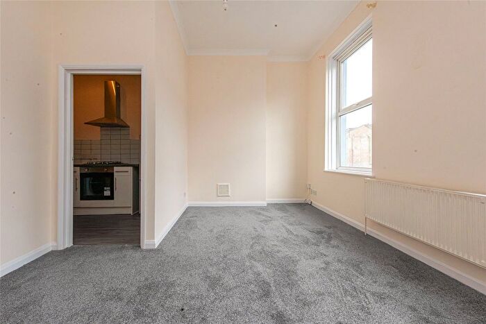 2 Bedroom Flat To Rent In Seven Sisters Road, Finsbury Park, London, N4