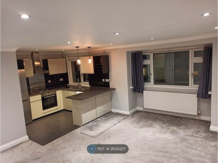 2 Bedroom Maisonette To Rent In Orchard Court, London, N2