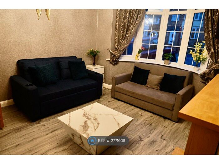 3 Bedroom Semi-detached House To Rent In Old Park Road, Dudley, DY1