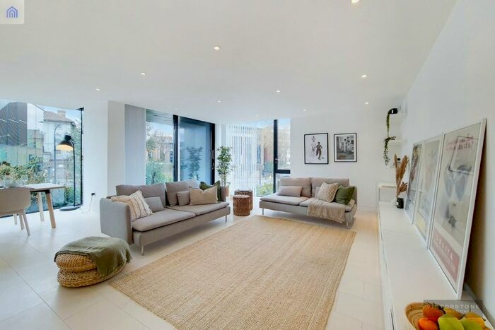 3 Bedroom Flat To Rent In Latitude House, Oval Road, Primrose Hill, London, NW1