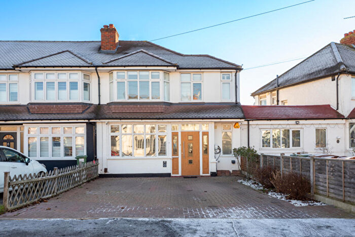 3 Bedroom Semi Detached House For Sale In Henley Avenue, Cheam, Sutton, SM3