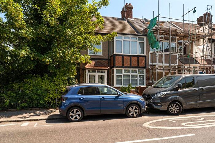 3 Bedroom End Of Terrace House For Sale In Winchester Road, Highams Park, E4