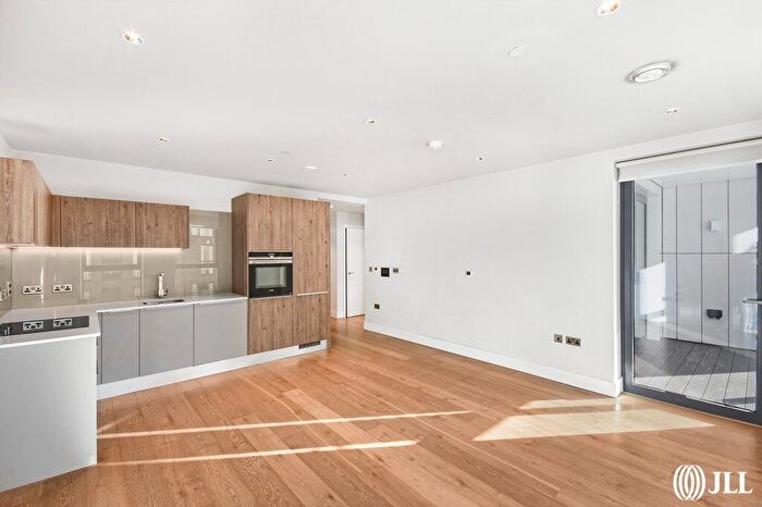 1 Bedroom Flat To Rent In St. Josephs Street, London, SW8