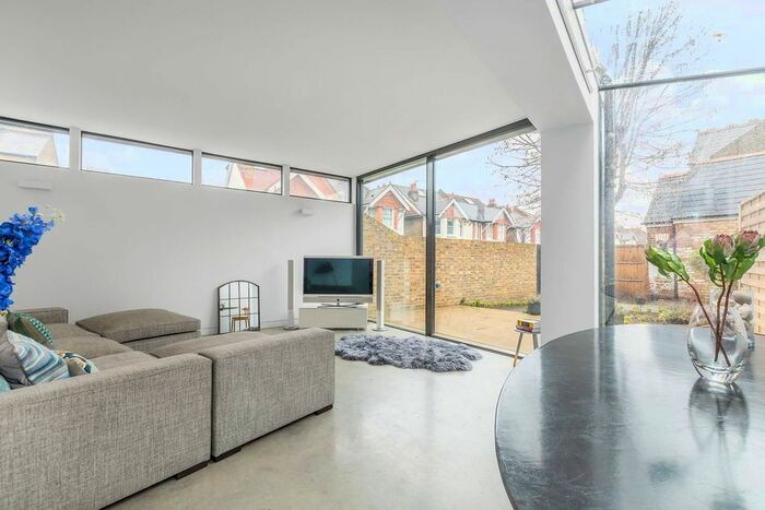 4 Bedroom Property To Rent In Whitton Road, Twickenham, TW1