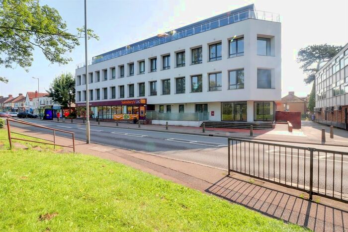 2 Bedroom Flat To Rent In Deacons House, High Road, Broxbourne, Herts, EN10