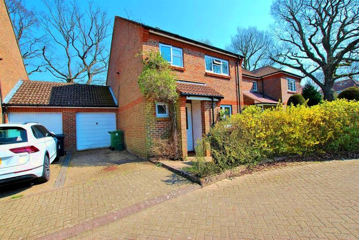 4 Bedroom Semi-Detached House To Rent In Coriander Crescent, Guildford, Surrey, GU2