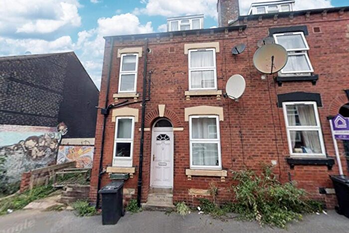 2 Bedroom End Of Terrace House For Sale In Kelsall Grove, Leeds, LS6