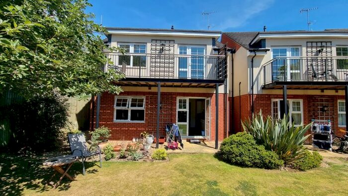 2 Bedroom Flat To Rent In Walnut Grove, Wooburn Green, High Wycombe, HP10