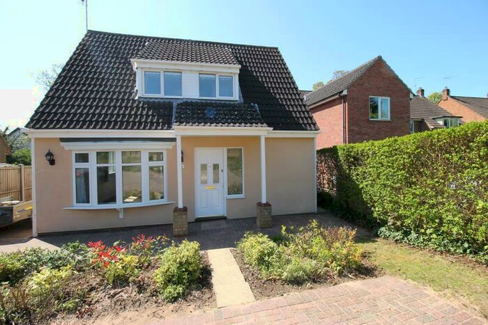 3 Bedroom Detached House To Rent In Endsleigh Court, Lexden, Colchester, CO3