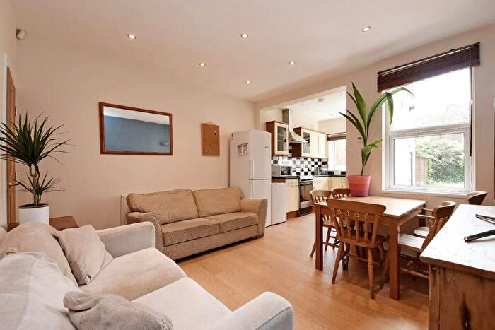 5 Bedroom House To Rent In Springvale Road, Crookes, Sheffield, S10
