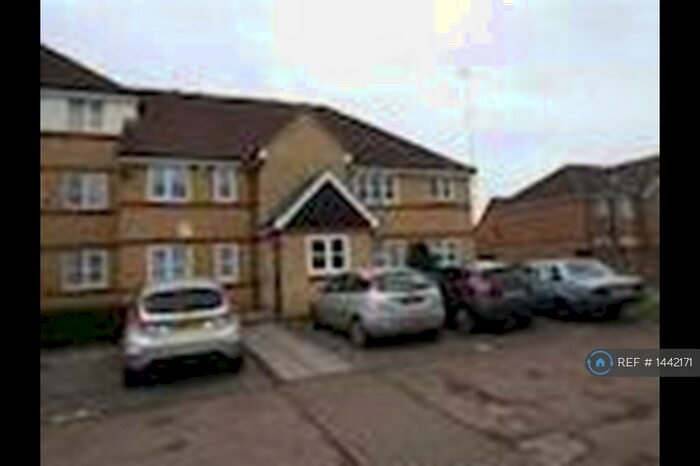 1 Bedroom Flat To Rent In Hove Close, Grays, RM17