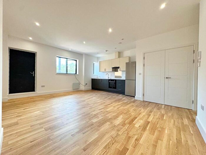 Apartment To Rent In North Gate House, Seven Sisters Road, N15