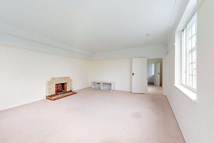 1 Bedroom Flat For Sale In Ormonde Terrace, St John's Wood, London, NW8