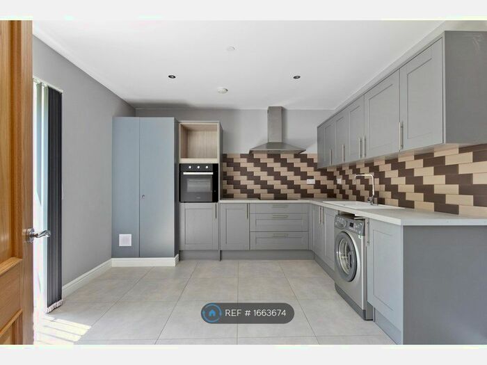 1 Bedroom Flat To Rent In Carlton House, Ebbw Vale, NP23