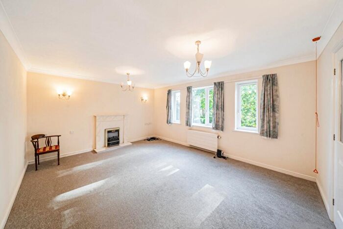 2 Bedroom Retirement Property For Sale In Minster Court, Bracebridge Heath, Lincoln, LN4