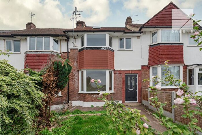 4 Bedroom House For Sale In Drysdale Avenue, London, E4