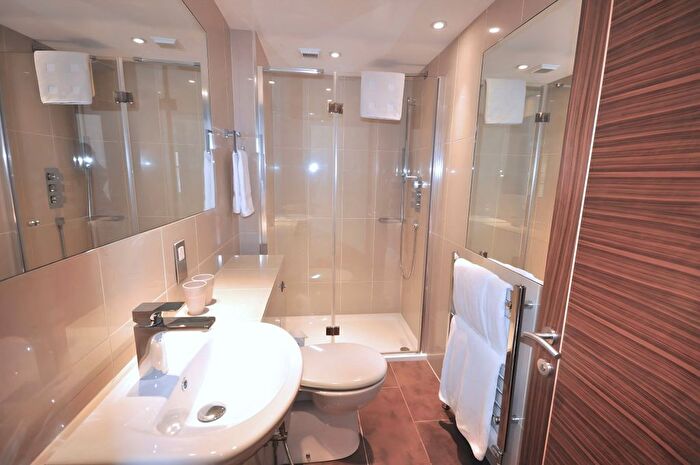 2 Bedroom Flat To Rent In Cleveland Street, London, W1T