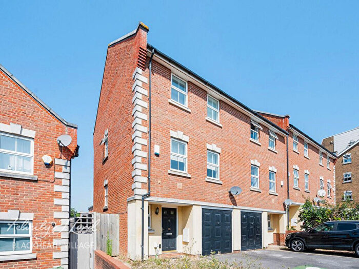 3 Bedroom Town House For Sale In Barlow Drive, London, SE18