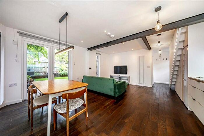 3 Bedroom Flat For Sale In Pollard Street, Bethnal Green, E2