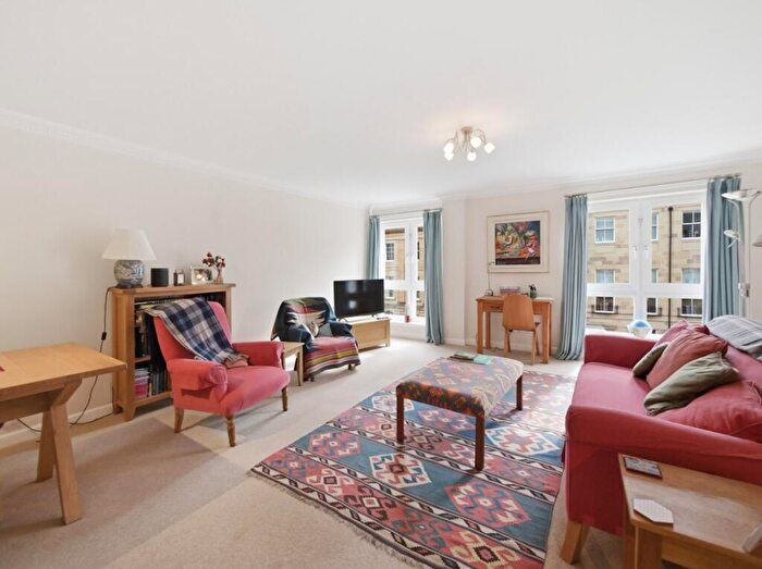 2 Bedroom Flat For Sale In / Fettes Row, New Town, Edinburgh, EH3