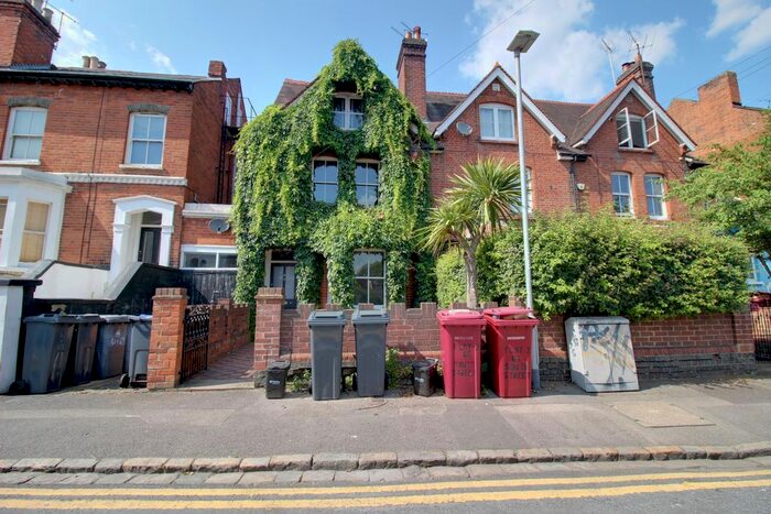 2 Bedroom Flat To Rent In South Street, Reading, RG1