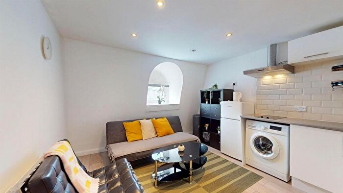 1 Bedroom Flat To Rent In Hogarth Road, Earls Court, SW5