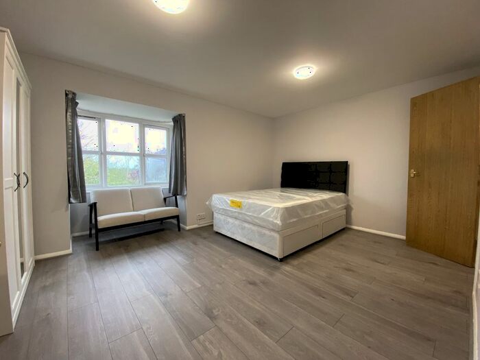 Studio To Rent In Ash Walk, Wembley, HA0