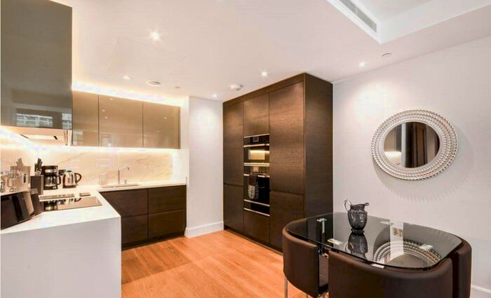 2 Bedroom Flat To Rent In Warwick Lane, London, W14