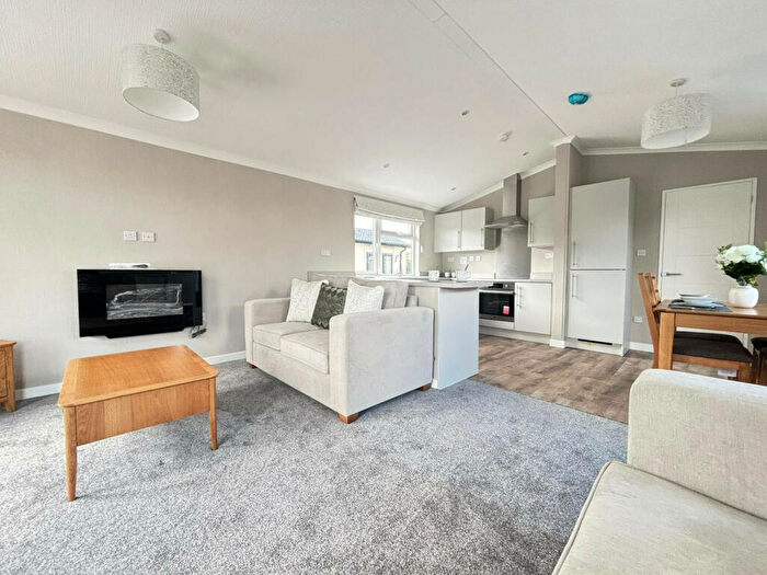 2 Bedroom Park Home For Sale In Beverley, Yorkshire, HU17