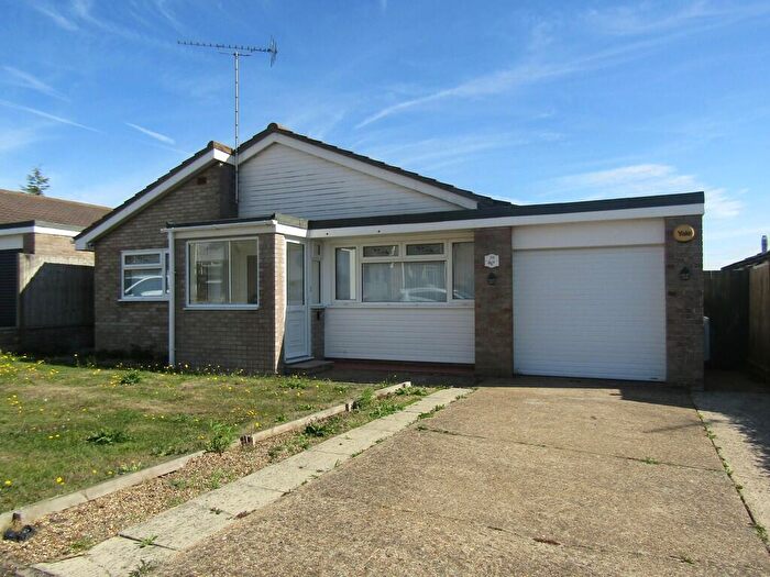 3 Bedroom Detached Bungalow To Rent In Thorns Way, Walton On The Naze, CO14