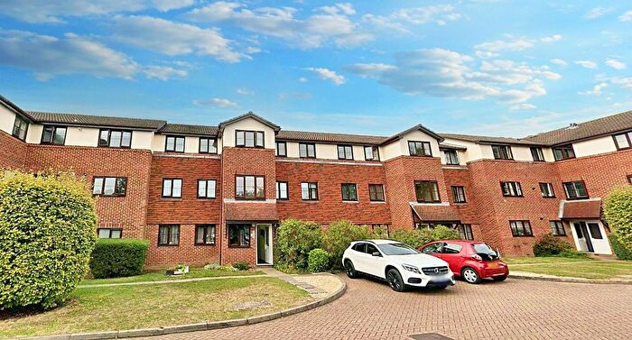 1 Bedroom Flat To Rent In Yeomanry Close, Epsom, KT17