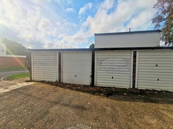 Parking/garage To Rent In Green Bank, North Finchley, N12