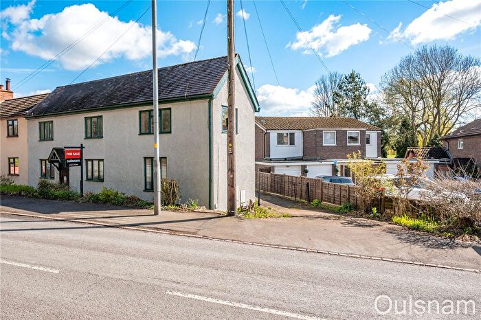 4 Bedroom Semi Detached House For Sale In Stourbridge Road, Catshill, Bromsgrove, Worcestershire, B61