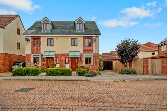 3 Bedroom End Of Terrace House To Rent In Lydney Close, Milton Keynes, Buckinghamshire, MK10