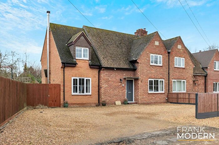 4 Bedroom Semi-Detached House For Sale In Park Close, Holme, PE7