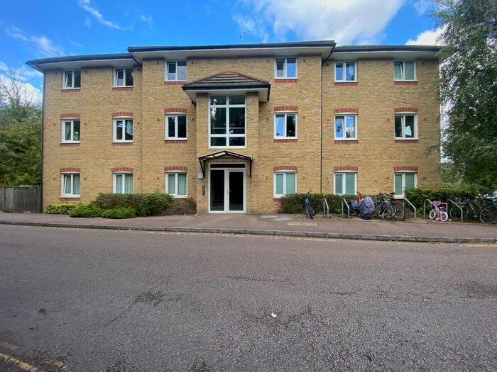 2 Bedroom Flat To Rent In Hardings Close, Hemel Hempstead, HP3