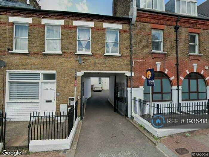 2 Bedroom Flat To Rent In Plough Road, London, SW11