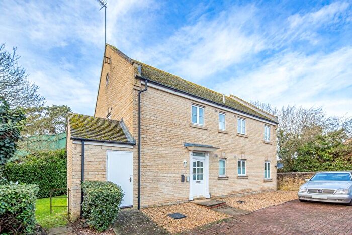 2 Bedroom Flat For Sale In Corncrake Way, Bicester, Oxfordshire, OX26