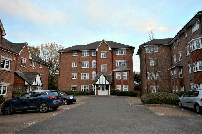 2 Bedroom Flat To Rent In Fawcett Close, London, SW16