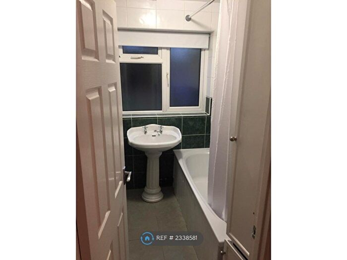 1 Bedroom Flat To Rent In Balmoral Road, Sutton At Hone, Dartford, DA4